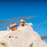 Clous d'oreille en skateboard recyclé (la paire) N°08 – Image 2