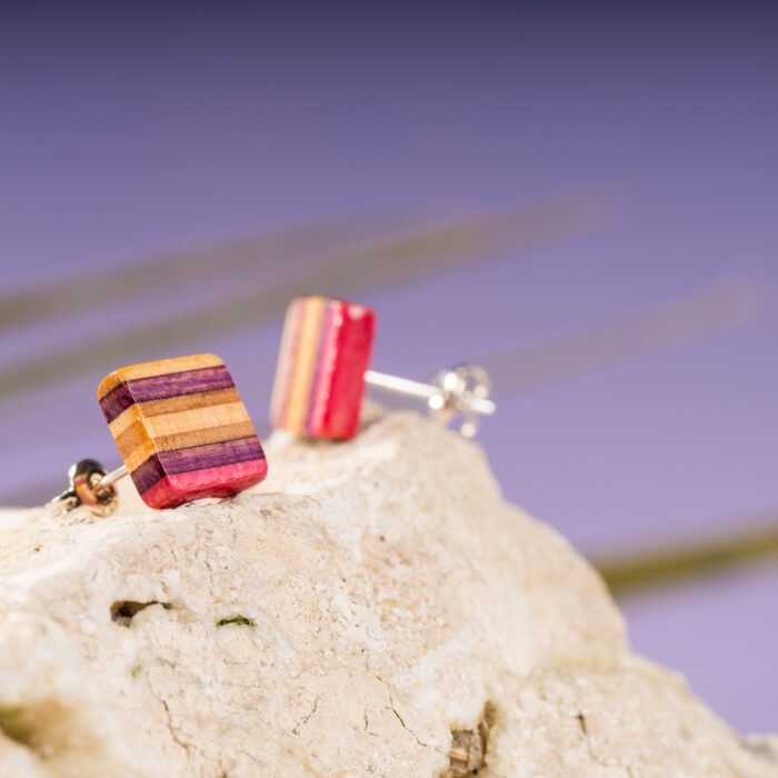 Clous d'oreille en skateboard recyclé (la paire) N°02 – Image 2