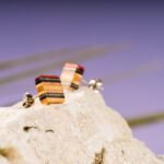 Clous d'oreille en skateboard recyclé (la paire) N°24 – Image 2