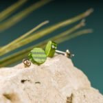 Clous d'oreille en skateboard recyclé (la paire) N°29 – Image 2