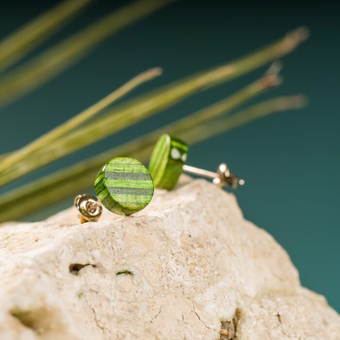 Clous d'oreille en skateboard recyclé (la paire) N°29 – Image 2