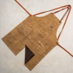 Tablier fendu en cuir et toile waxée n°690 Bretelles croisées - Sable