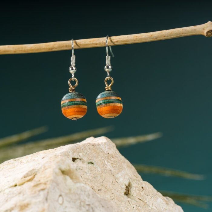 Boucles pendantes en Skateboard recyclé (la paire) N°05 – Image 2