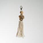 Porte-clés artisanal en coquillages et corde tressée