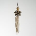 Porte-clés artisanal en coquillages et corde tressée – Image 3