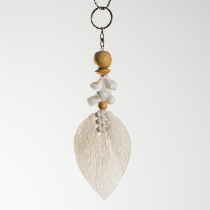 Porte-clés artisanal en coquillages et feuille tressée – Bali – Image 10