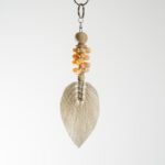 Porte-clés artisanal en coquillages et feuille tressée – Bali – Image 8