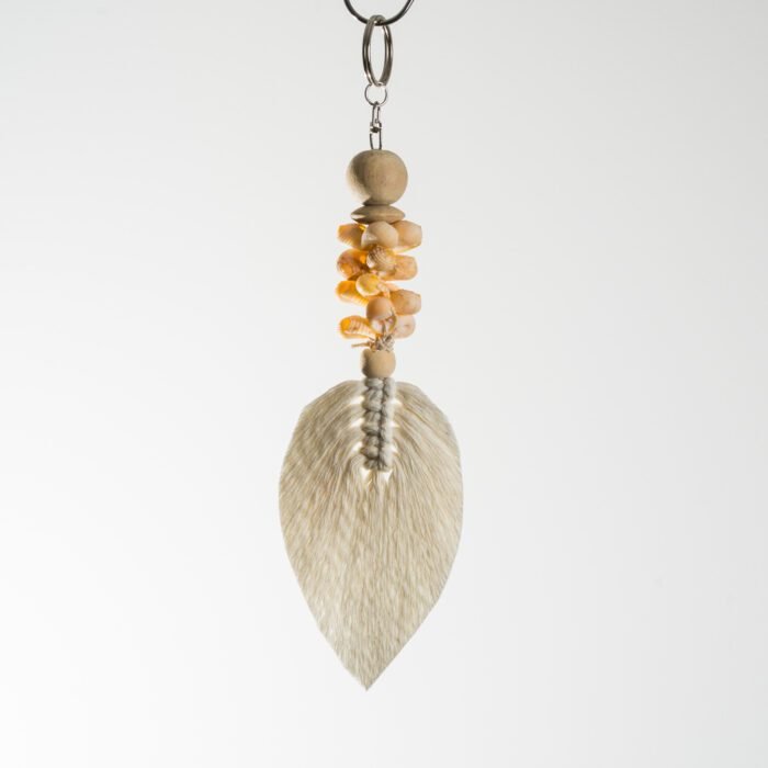Porte-clés artisanal en coquillages et feuille tressée – Bali – Image 8