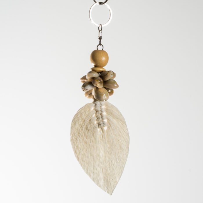 Porte-clés artisanal en coquillages et feuille tressée – Bali – Image 6
