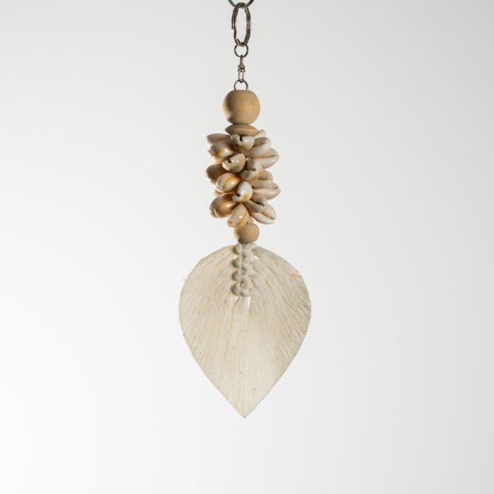 Porte-clés artisanal en coquillages et feuille tressée – Bali – Image 4